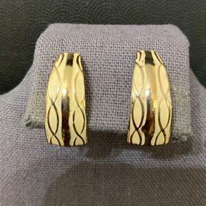 Vintage 80’s Gold tone with cream enamel clipon pierced Earrings
